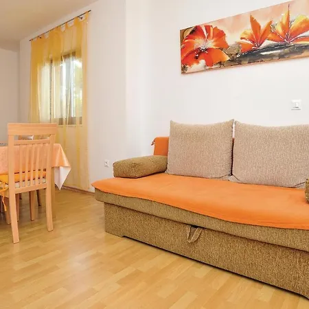Three-bedroom In Biograd *