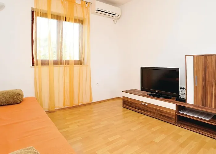 Three-bedroom In Biograd Apartament