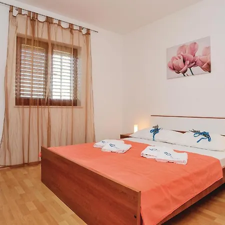 Three-bedroom In Biograd *