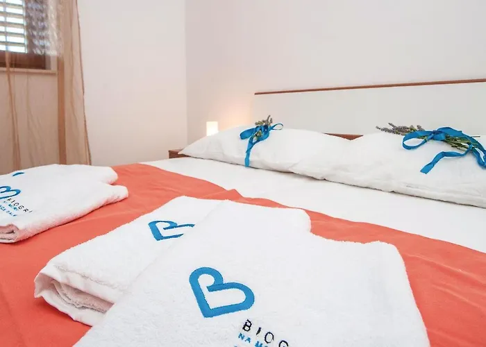 Three-bedroom In Biograd 公寓