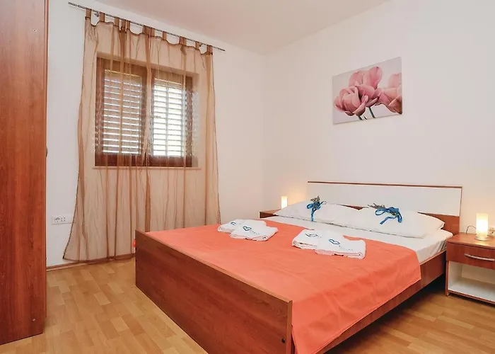 Three-bedroom In Biograd *